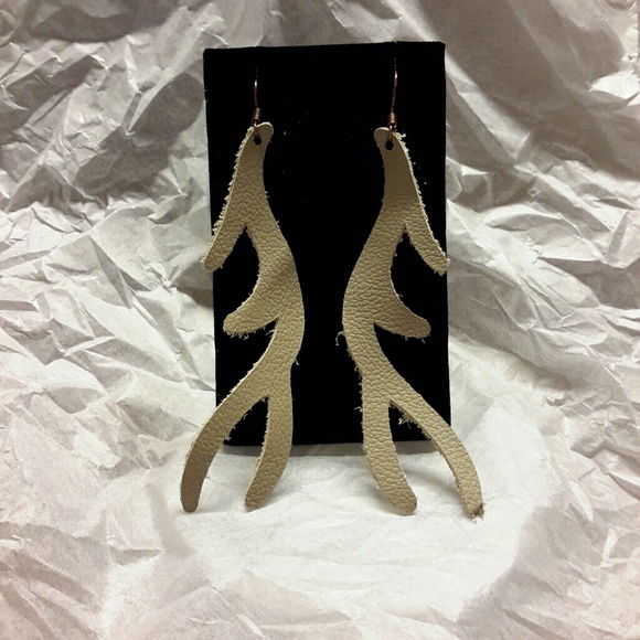 Leather Deer Antler Earrings - handmade - Picture 2 of 4